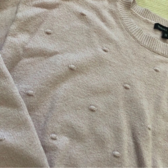 Kendall & Kylie Lightweight Sweater - Picture 2 of 8